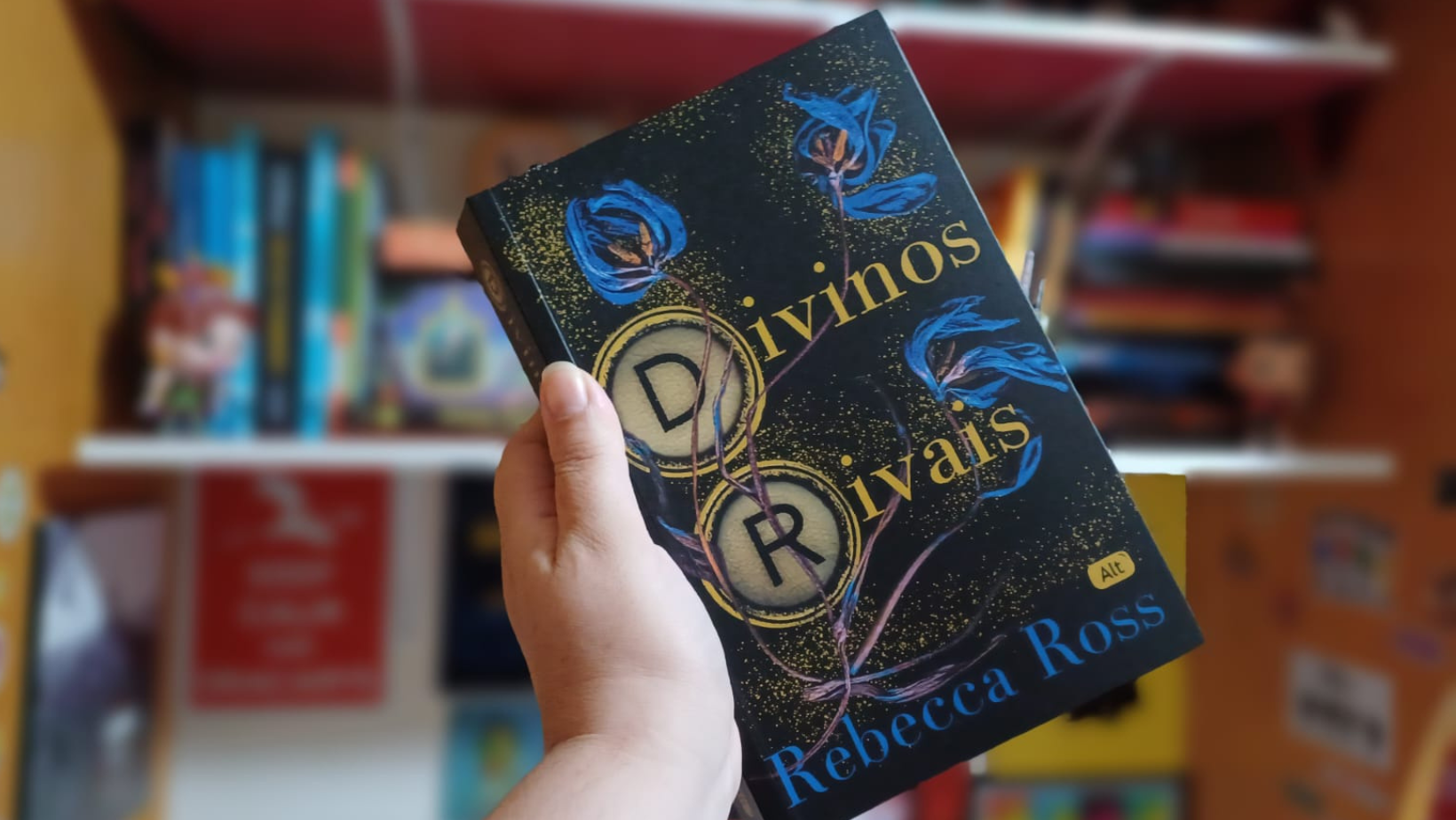 Não perca o livro da Editora Alt, "Divinos Rivais", de Rebecca Ross