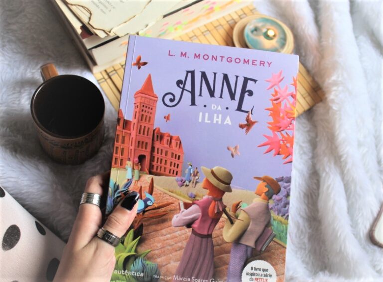 Livro Anne da Ilha edição editora autêntica com a personagem Anne e Gilbert na capa